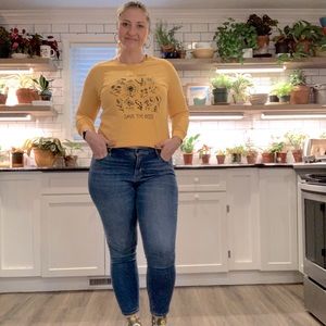 Yellow Graphic Sweatshirt 🐝Save the bees🐝